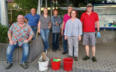 Putzen des Zimmerplatzes und der Bushaltestelle – 1250 Jahre Oberelsungen